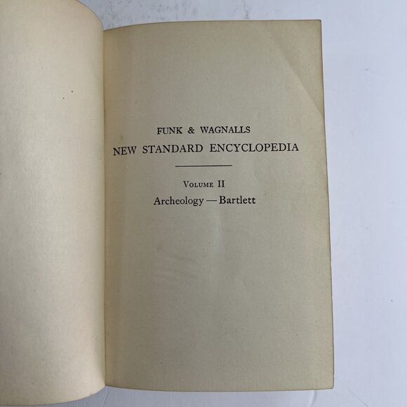 Funk n Wagnalls New Standard Encyclopedia 1931 1934 V II Archeology to Bartlett - Picture 6 of 13